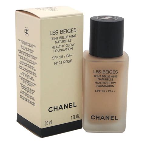 CHANEL Les Beiges Healthy Glow Foundation .